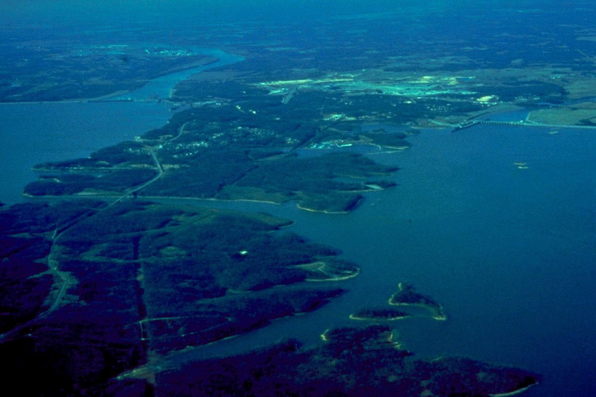Kentucky Lake and Lake Barkley from the air, with Kentucky Dam at the far end